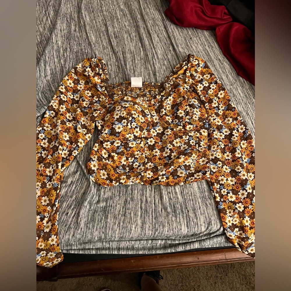 LONG SLEEVE FLORAL CROP TOP (X SMALL)
